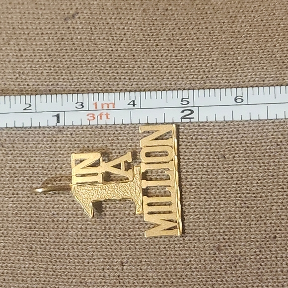 Gold '1 in a Million' Pendant - Picture 9 of 9